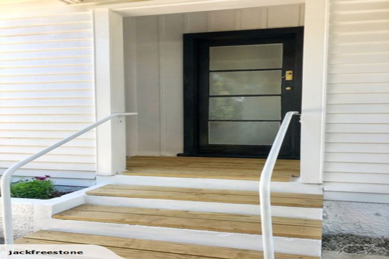 Photo of property in 69 Collingwood Street, Eltham, 4322