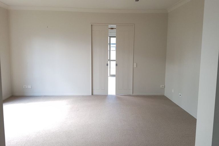 Photo of property in 2 Graham Collins Drive, Windsor Park, Auckland, 0632