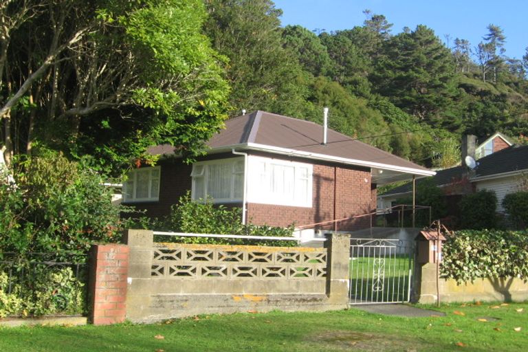 Photo of property in 74 Hine Road, Wainuiomata, Lower Hutt, 5014