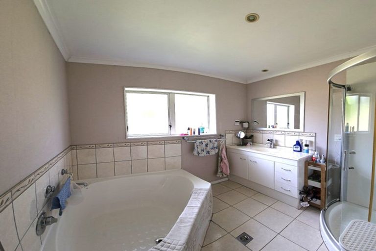 Photo of property in 93a Taylor Terrace, Tawa, Wellington, 5028