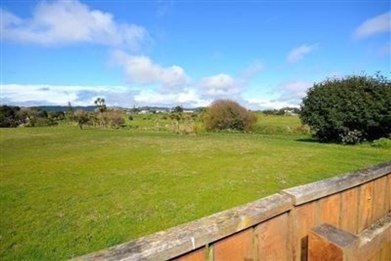 Photo of property in 16 Hastings Street, Waikanae Beach, Waikanae, 5036