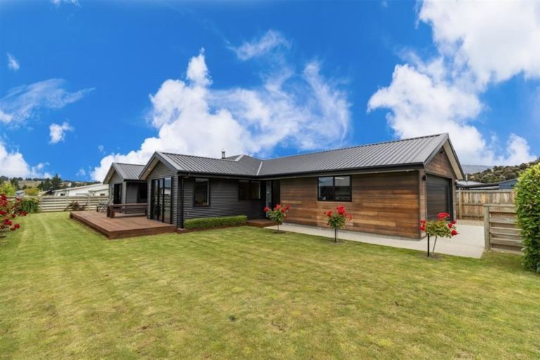 Photo of property in 8 Quinnat Street, Albert Town, Wanaka, 9305