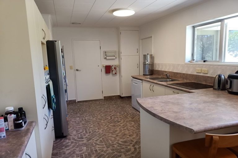 Photo of property in 24 Rewarewa Crescent, Waikanae, 5036