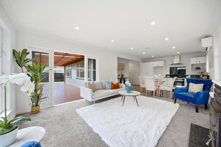 Photo of property in 102 Taikata Road, Te Atatu Peninsula, Auckland, 0610