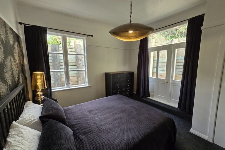 Photo of property in 35 Patanga Crescent, Thorndon, Wellington, 6011