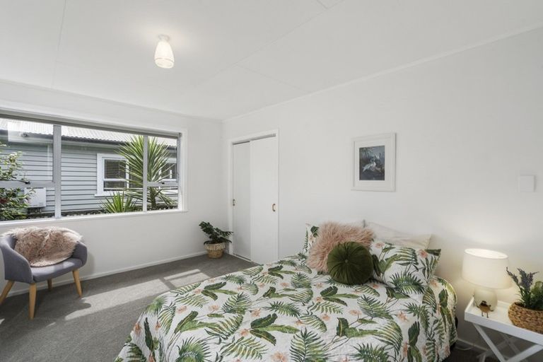 Photo of property in 16 Karaka Street, Merrilands, New Plymouth, 4312