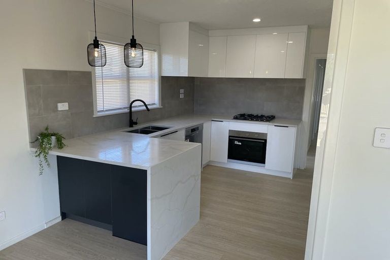 Photo of property in 104 Edmonton Road, Henderson, Auckland, 0612