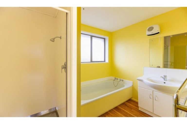 Photo of property in 2/8a Salford Avenue, Redwood, Christchurch, 8051