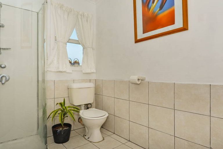 Photo of property in 5 Waverley Avenue, Glenfield, Auckland, 0629