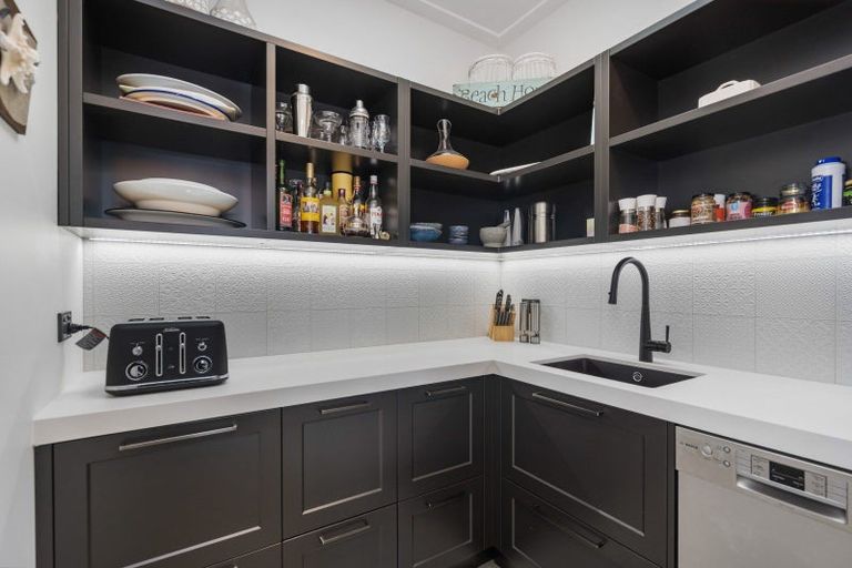 Photo of property in 8 Torea Lane, One Tree Point, 0118