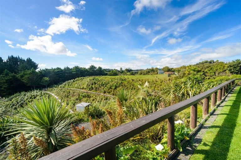 Photo of property in 71 Polson Hill Drive, Aokautere, Palmerston North, 4471