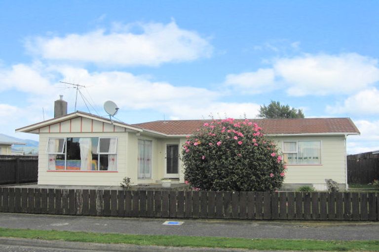 Photo of property in 77 Strathmore Avenue, Levin, 5510