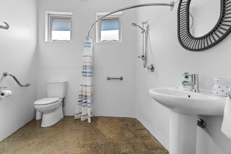 Photo of property in 88 Wallis Street, Raglan, 3225