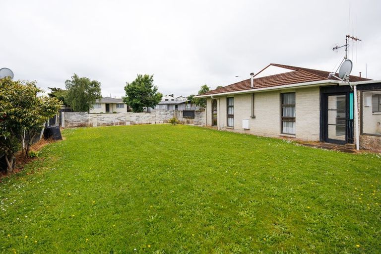 Photo of property in 2 Hillcrest Drive, Kelvin Grove, Palmerston North, 4414