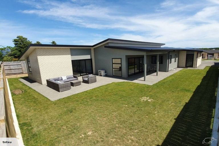 Photo of property in 39 Barry Curtis Place, Levin, 5510