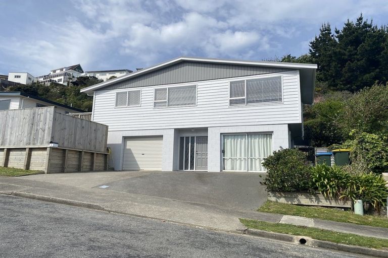 Photo of property in 8 Findhorn Place, Papakowhai, Porirua, 5024
