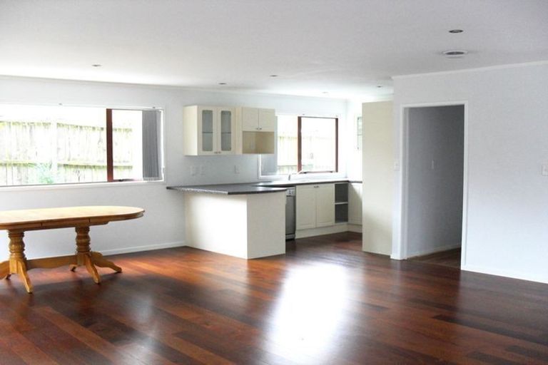 Photo of property in 10 Norma Avenue, Te Atatu South, Auckland, 0610