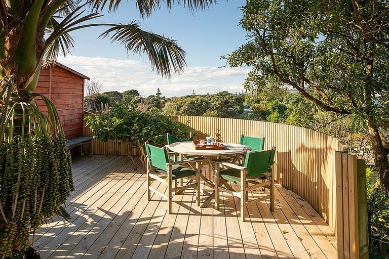 Photo of property in 22 Aperahama Street, Paekakariki, 5034