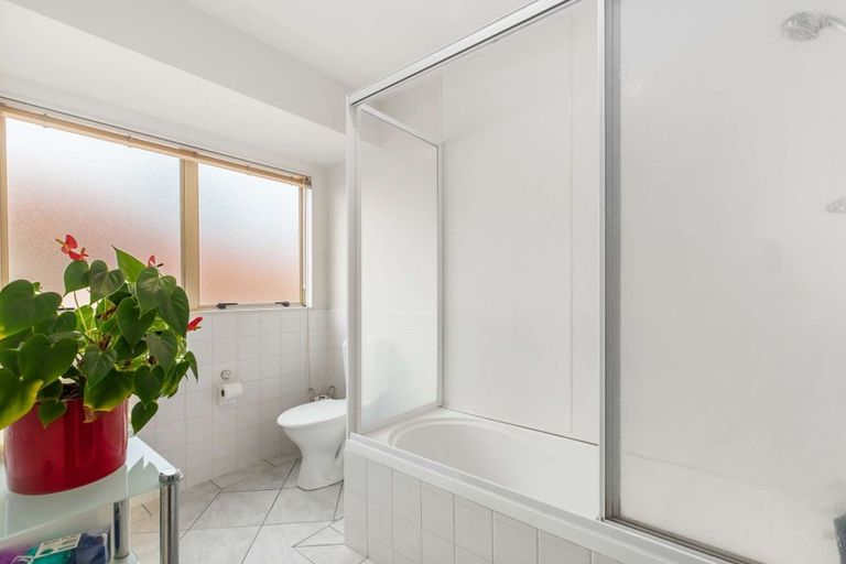 Photo of property in 120 Awaroa Road, Sunnyvale, Auckland, 0612