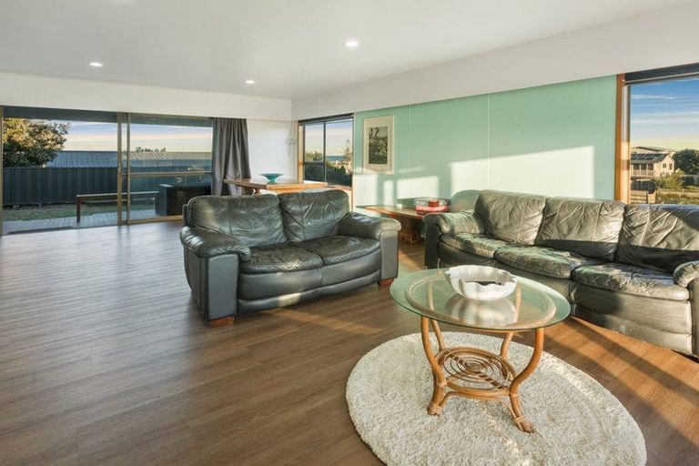 Photo of property in 43 Hanlen Avenue, Waihi Beach, 3611