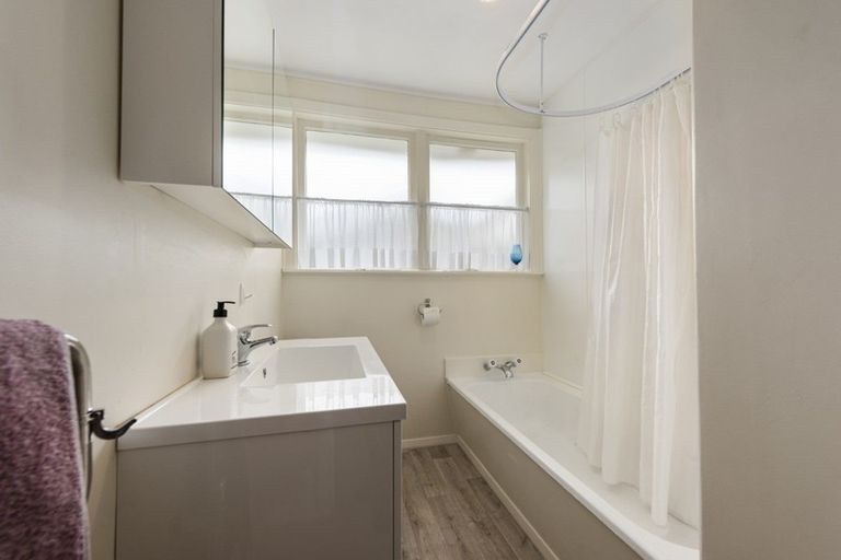 Photo of property in 1/15 Lane Street, Wallaceville, Upper Hutt, 5018