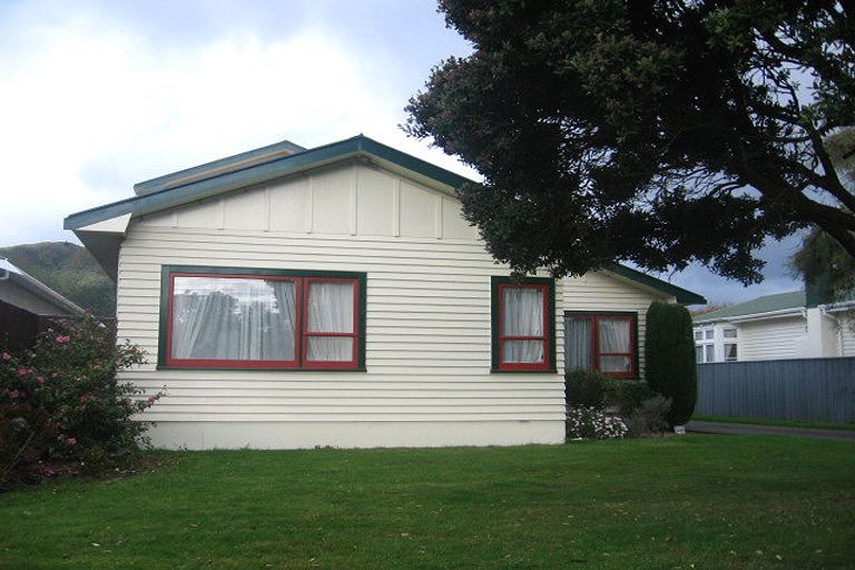 Photo of property in 54 Cambridge Terrace, Waiwhetu, Lower Hutt, 5010