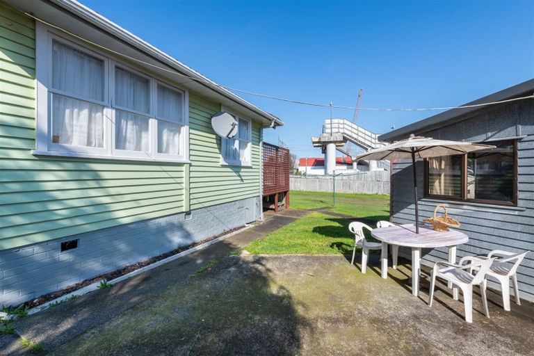 Photo of property in 2a Brandon Road, Glen Eden, Auckland, 0602