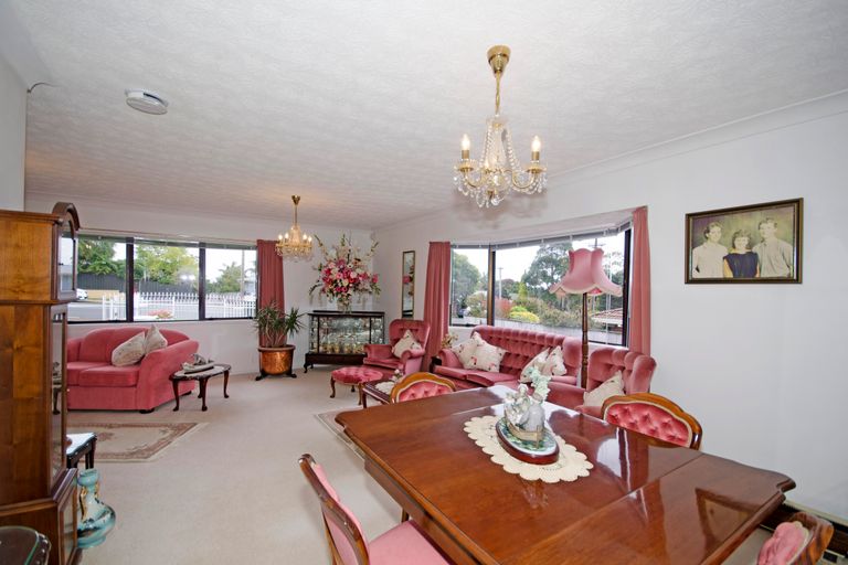 Photo of property in 34 Sturges Road, Henderson, Auckland, 0612