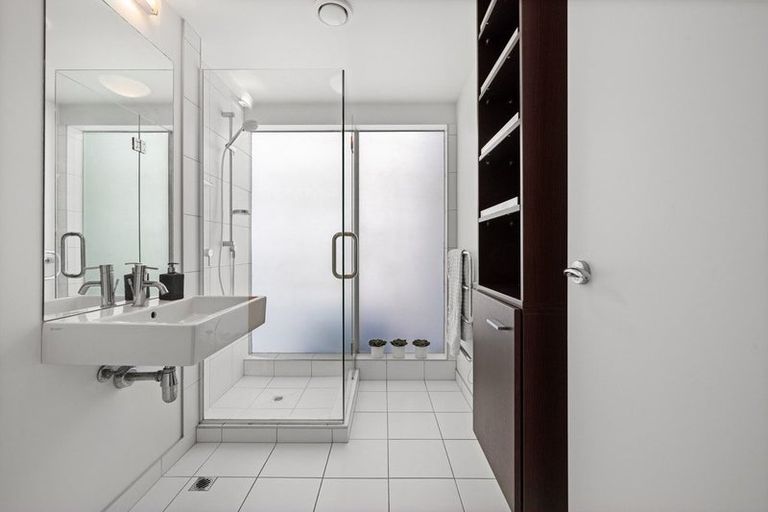 Photo of property in 10/74 Oriental Parade, Oriental Bay, Wellington, 6011