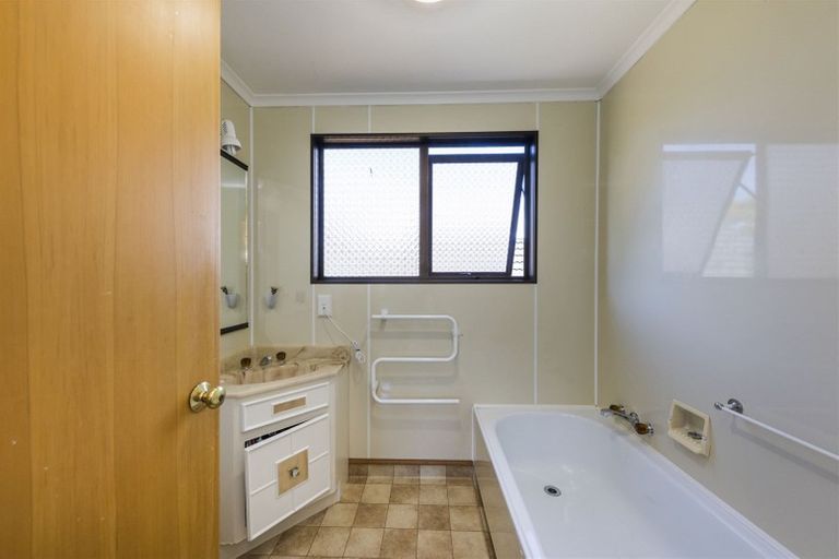 Photo of property in 79 Waterloo Crescent, Hokowhitu, Palmerston North, 4410