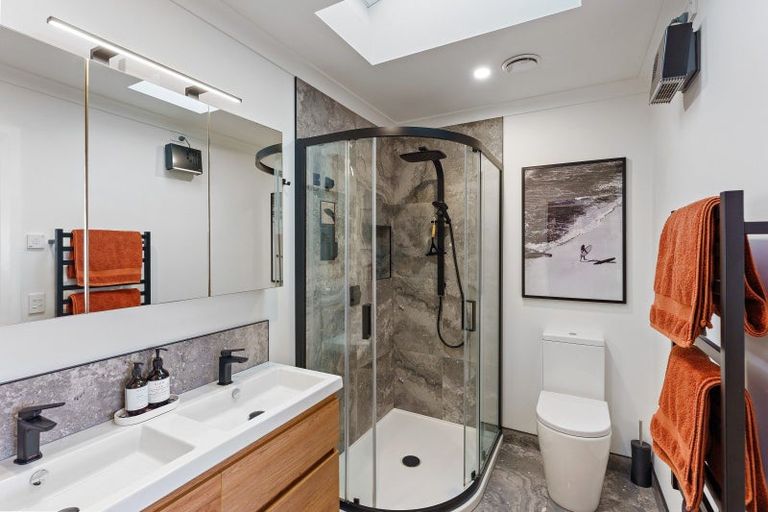 Photo of property in 25 Hillcrest Road, Raumati South, Paraparaumu, 5032