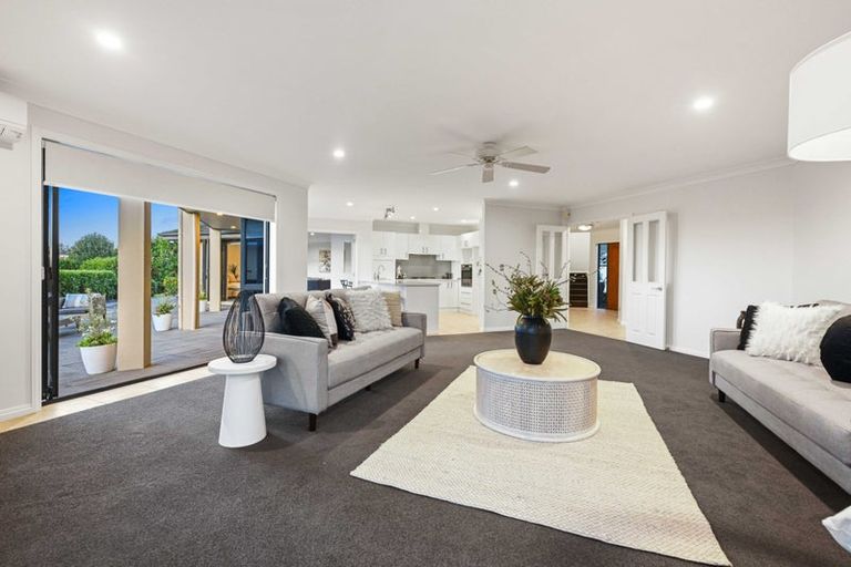 Photo of property in 2 Stonebridge Road, Temple View, Hamilton, 3289