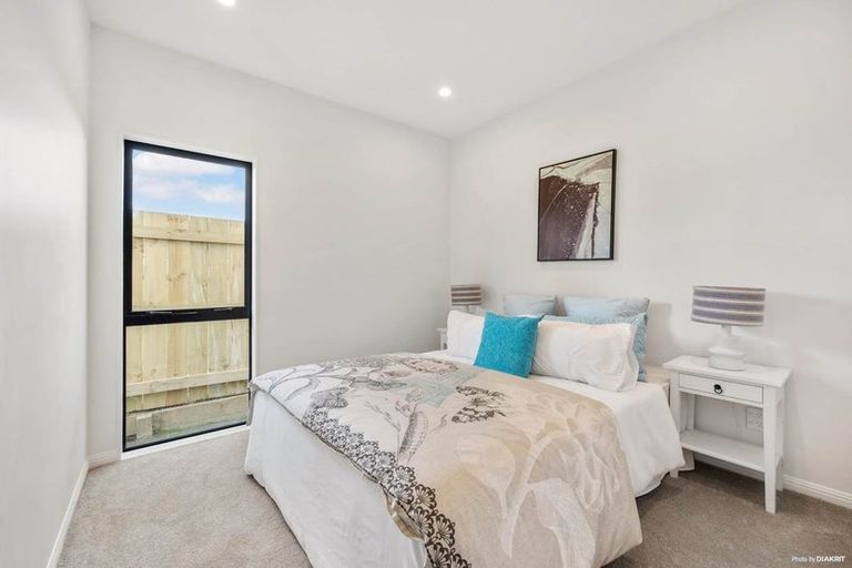 Photo of property in 63 Flanshaw Road, Te Atatu South, Auckland, 0610