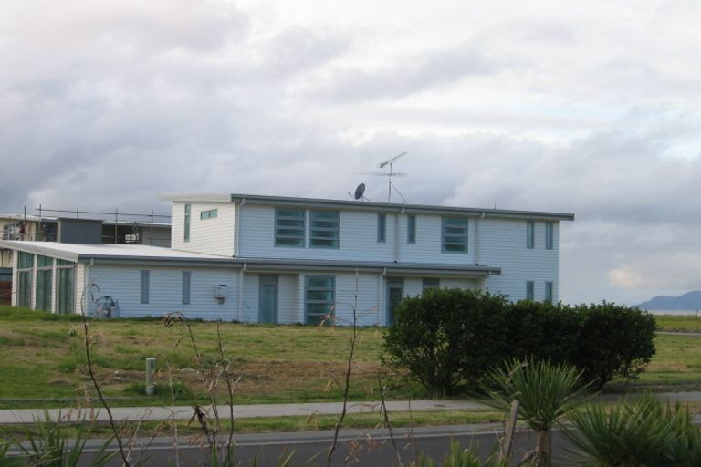 Photo of property in 9 Paraoa Crescent, Omaha, 0986