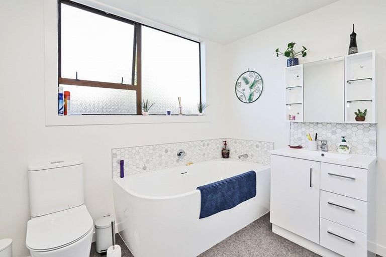 Photo of property in 124 Moulson Street, Strathern, Invercargill, 9812