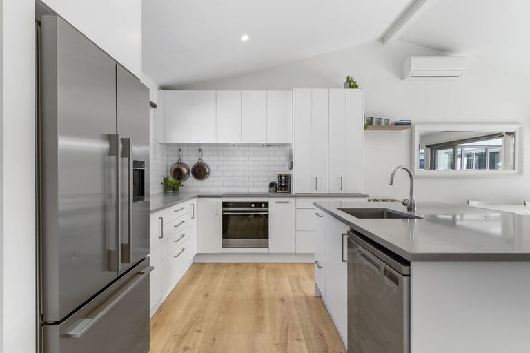 Photo of property in 2/10 Ewen Alison Avenue, Devonport, Auckland, 0624