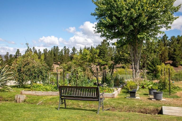 Photo of property in 233 Letts Gully Road, Letts Gully, Alexandra, 9393