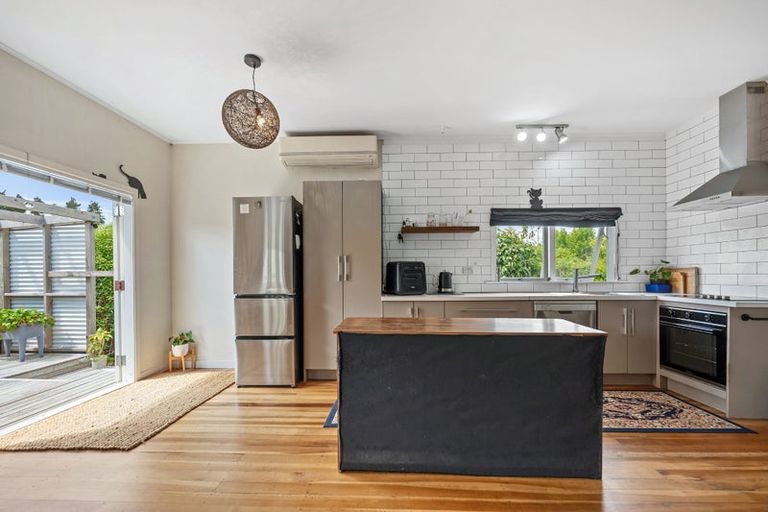 Photo of property in 140 Awaroa Road, Helensville, 0800