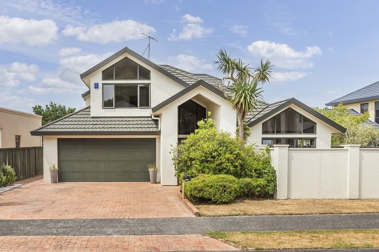 Photo of property in 11 Waterhouse Drive, Brooklyn, Wellington, 6021