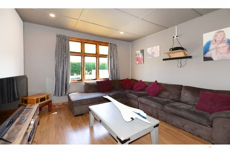 Photo of property in 19 Mount John Road, Waimate, 7977