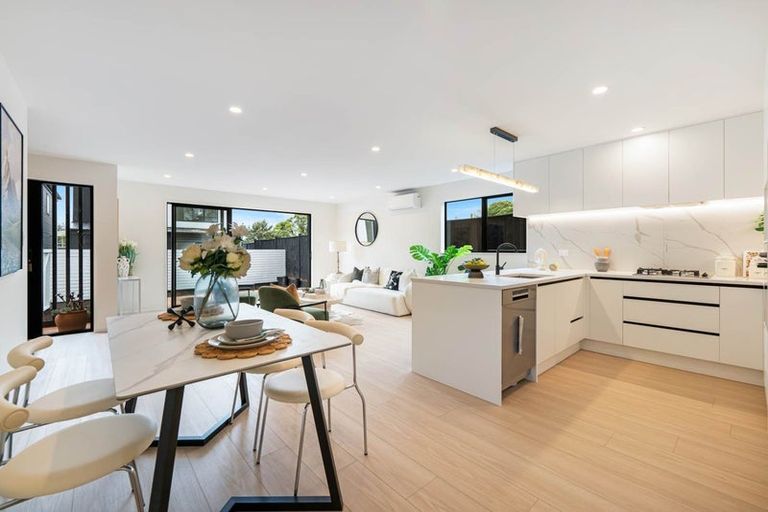 Photo of property in 31d Kurnell Drive, Botany Downs, Auckland, 2010