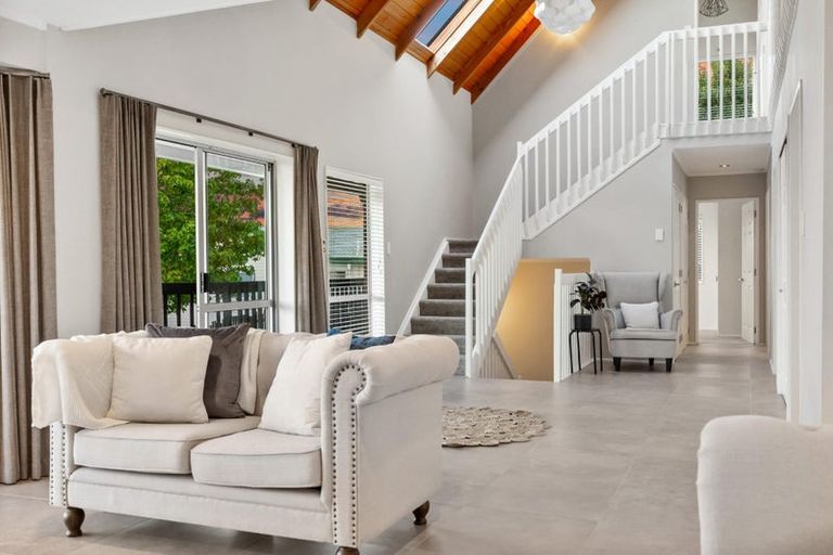 Photo of property in 7 Kerlin Crescent, West Harbour, Auckland, 0618