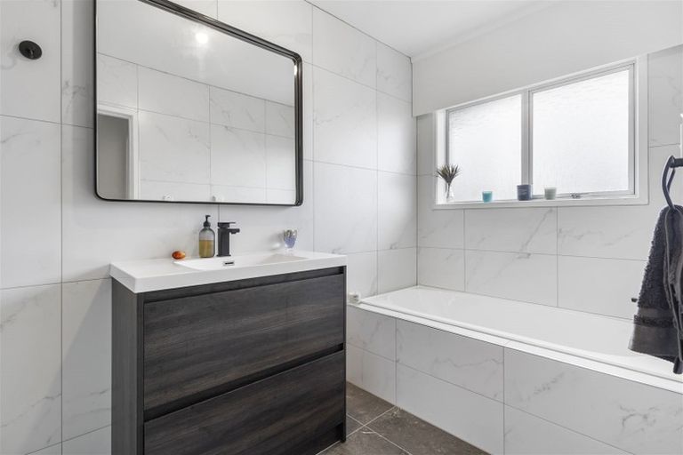 Photo of property in 116 Clovelly Road, Bucklands Beach, Auckland, 2012