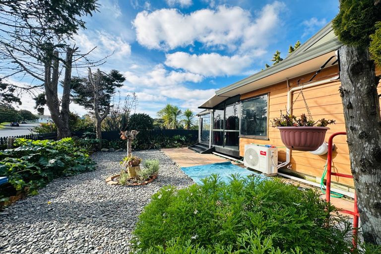 Photo of property in 78 Harmel Road, Glendene, Auckland, 0602