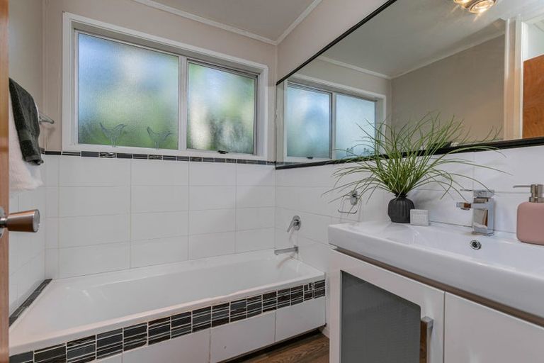 Photo of property in 22 Glen Road, Ranui, Auckland, 0612