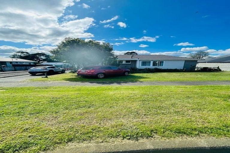 Photo of property in 625 Massey Road, Mangere, Auckland, 2022