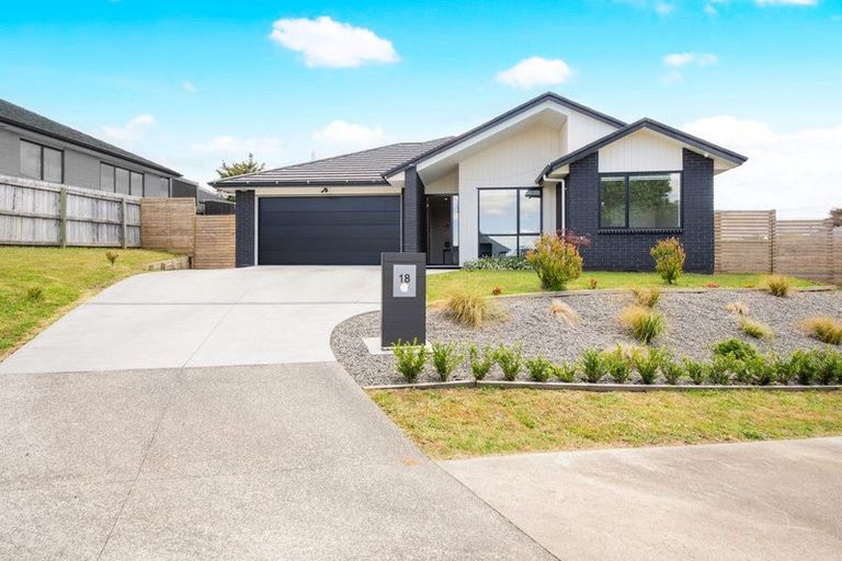 Photo of property in 18 Laurelwood Avenue, Pukekohe, 2120