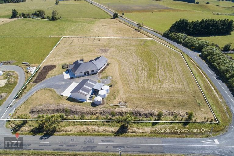 Photo of property in 601 Cemetery Road, Sanson, Palmerston North, 4479