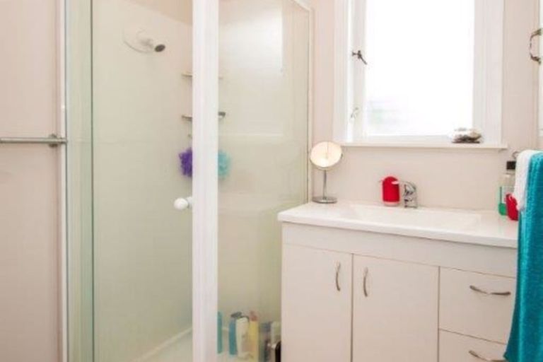 Photo of property in 15 Surrey Street, Manurewa, Auckland, 2102