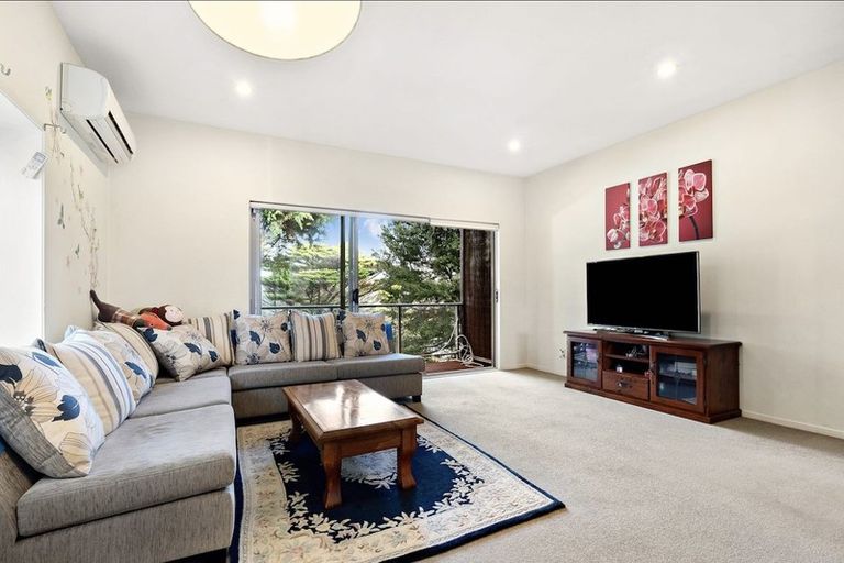 Photo of property in 76c Edmonton Road, Henderson, Auckland, 0612